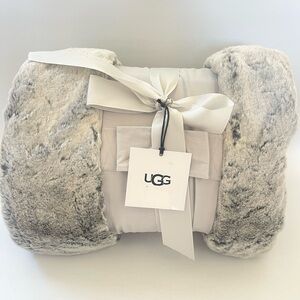 UGG Dream Double Sided Faux Fur Throw Blanket in Grey